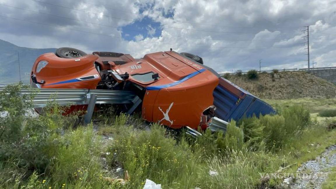$!La cabina cayó justo en la barrera de contención.