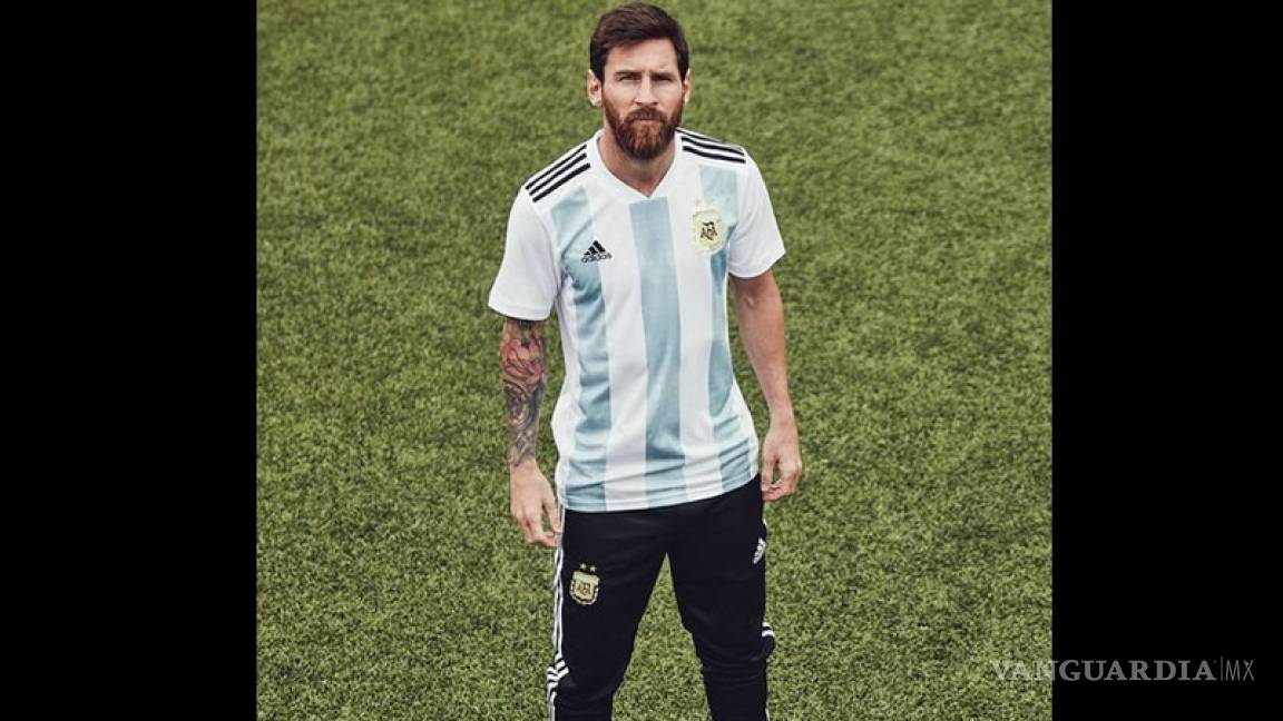 Messi 'revela' la playera de Argentina para Rusia 2018