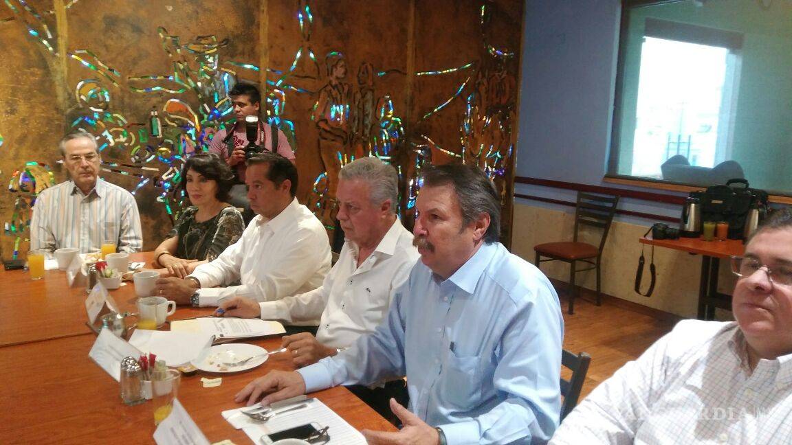 Revisará Jorge Zermeño costo del alumbrado público en Torreón