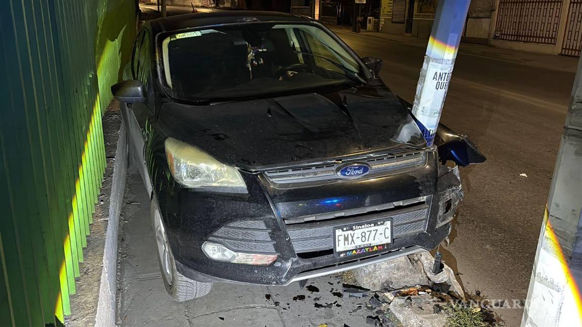 $!Elementos de Tránsito Municipal acudieron a la calzada Luis Echeverría Álvarez para atender el accidente.