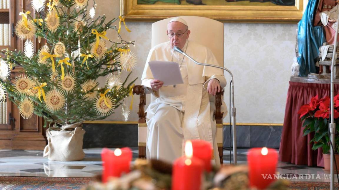 El papa celebra la Misa del Gallo más solitaria en medio del toque de queda en Italia