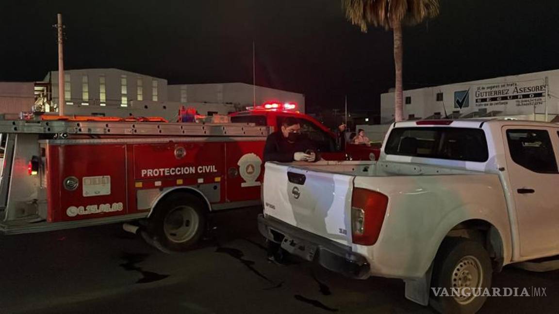 $!Equipos de bomberos y paramédicos trabajaron en la escena para rescatar al trabajador herido, Francisco García Hernández.