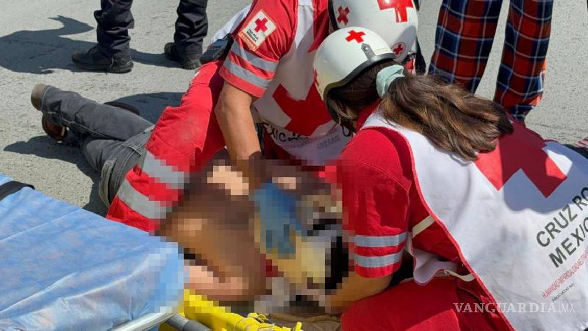 $!El joven de 24 años fue trasladado de urgencia a la Clínica 1 del IMSS.