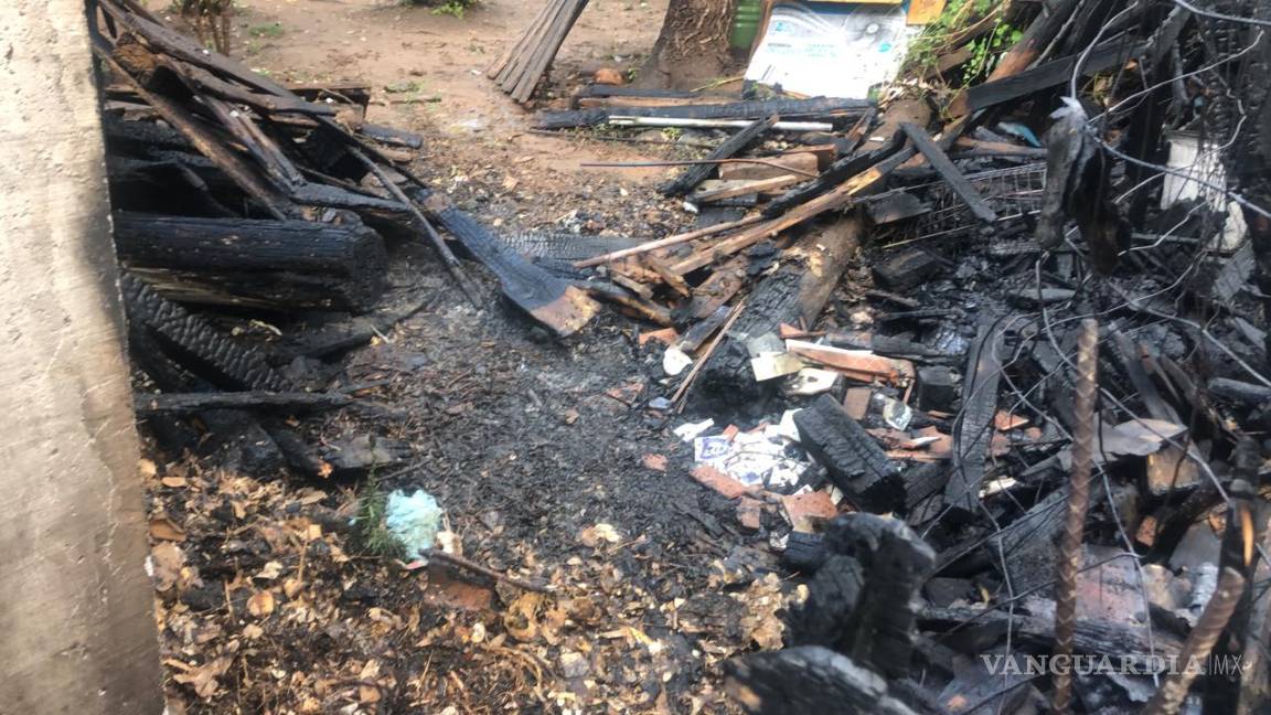 $!Incendio acaba con un tejaban en colonia de Saltillo