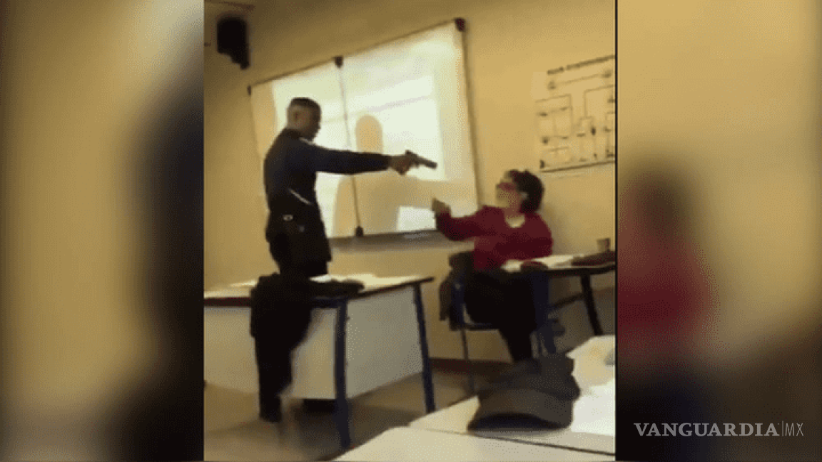 Estudiante francés amenaza a maestra con un arma: &quot;Ponme presente&quot;