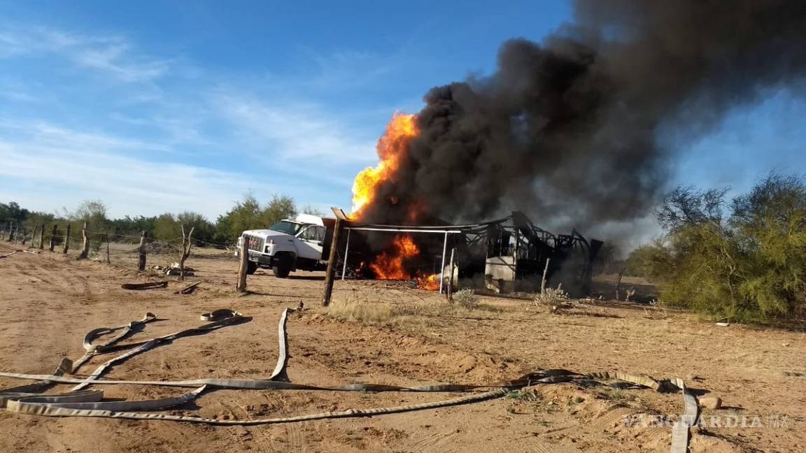 Bodega clandestina de gasolina se incendia en Sonora