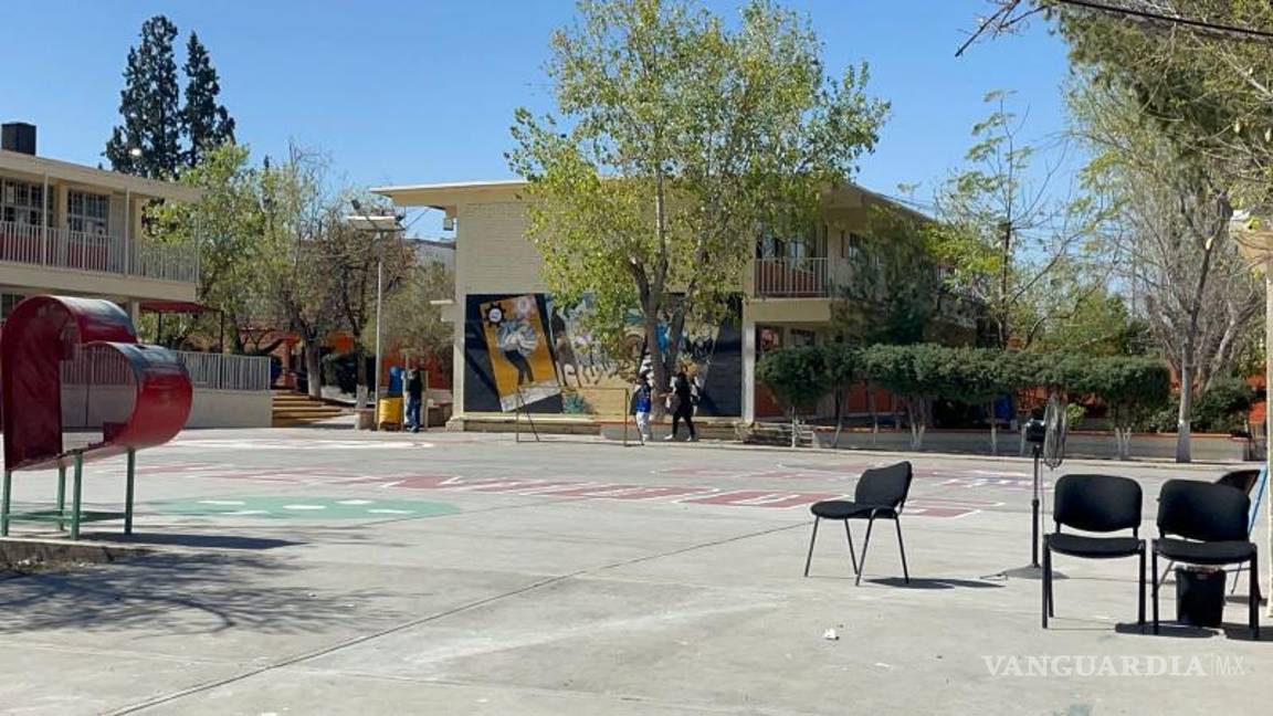 $!Personal del plantel resguardó el objeto y dio aviso a las autoridades.