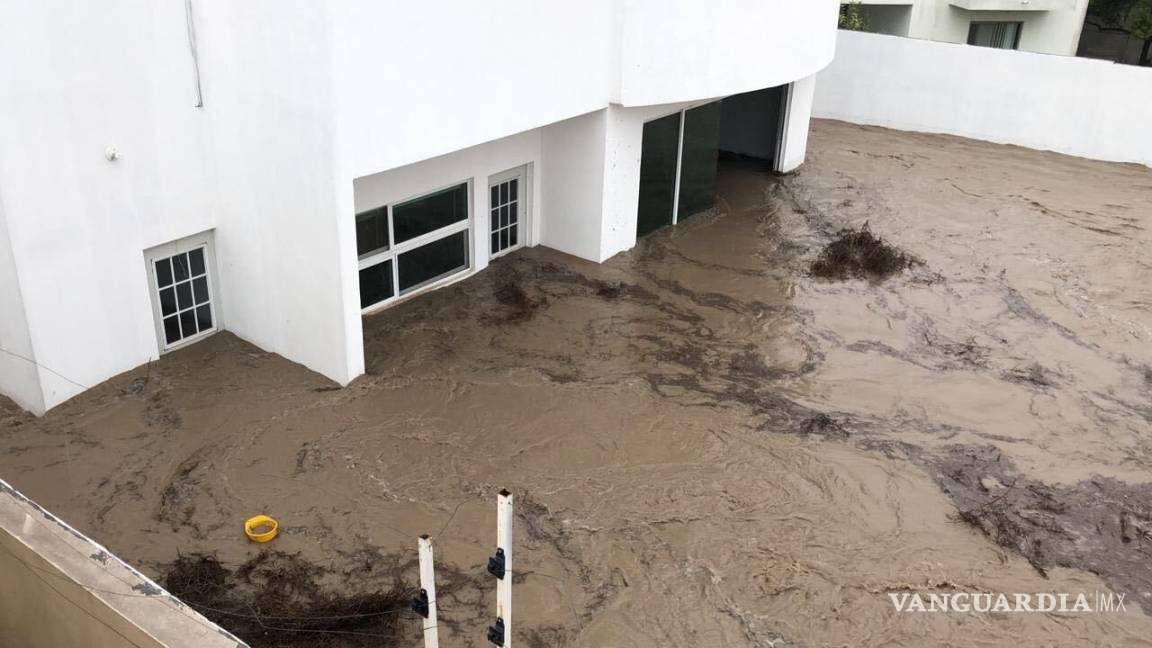Saltillo: vecinos de El Campanario ‘huyen’ de sus casas ante temor de peores inundaciones que en 2020