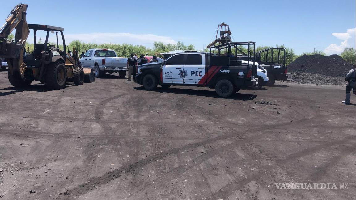 $!Nueve mineros fueron reportados como atrapados dentro de la mina.