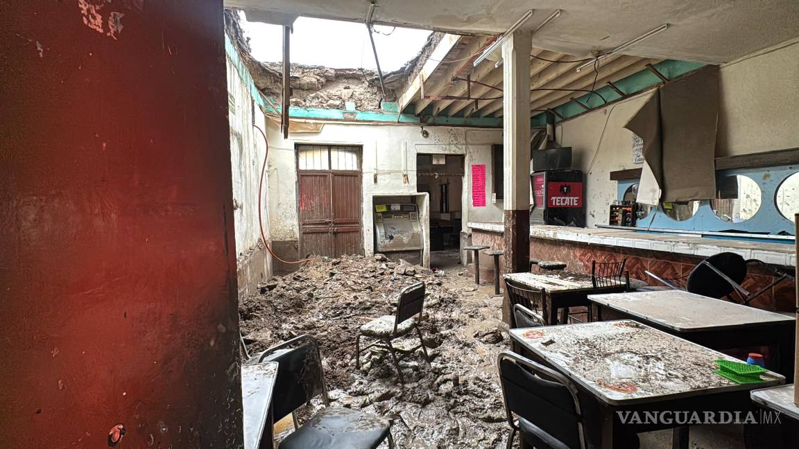 Colapsa techo del bar Cosmopolita en Saltillo y deja dos lesionados