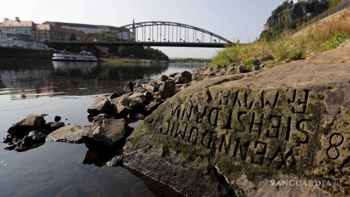 Sequía en Europa pone al descubierto piedras ancestrales que advierten “si me ves, llora”