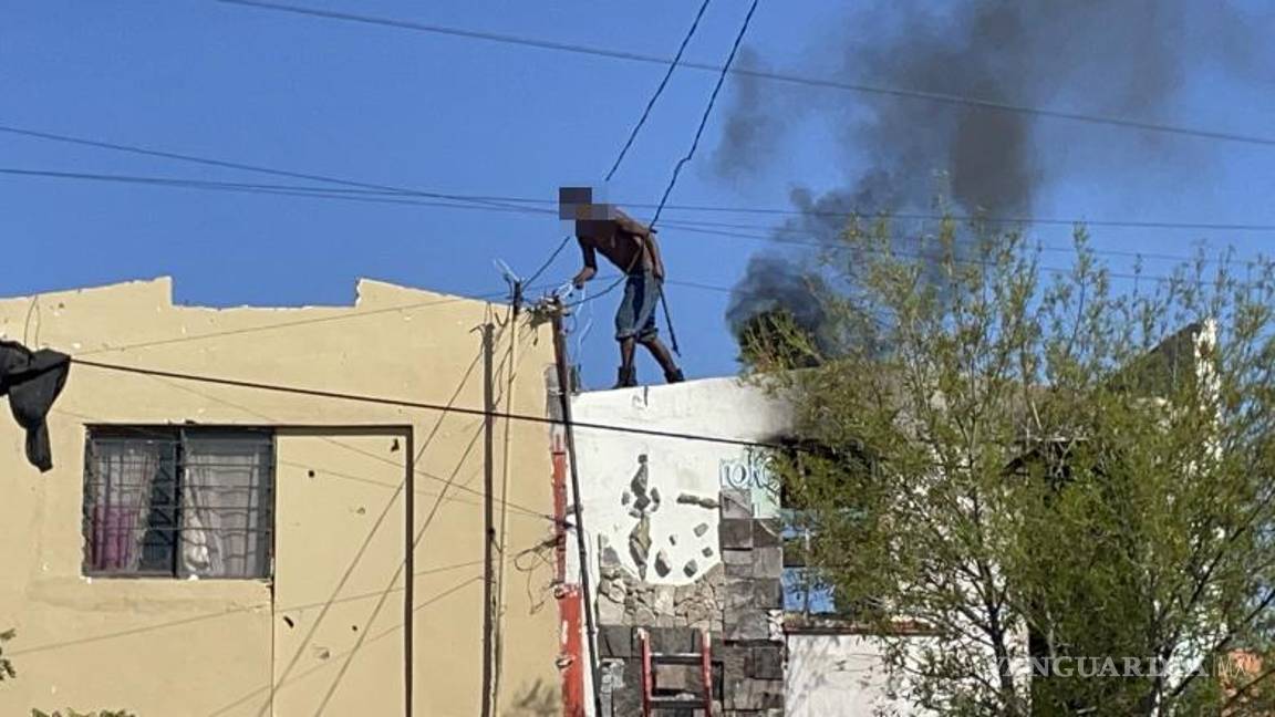 $!Una piedra lanzada por el agresor causó daños en la Unidad de Intervención Inmediata de los bomberos.