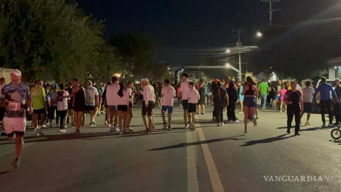 $!La Carrera Guadalupana une de nuevo a miles en una noche de fe y agradecimiento.