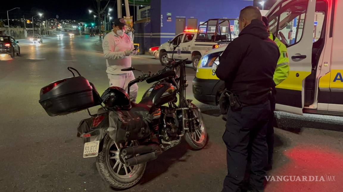 $!La motocicleta fue asegurada y llevada al corralón tras el accidente.