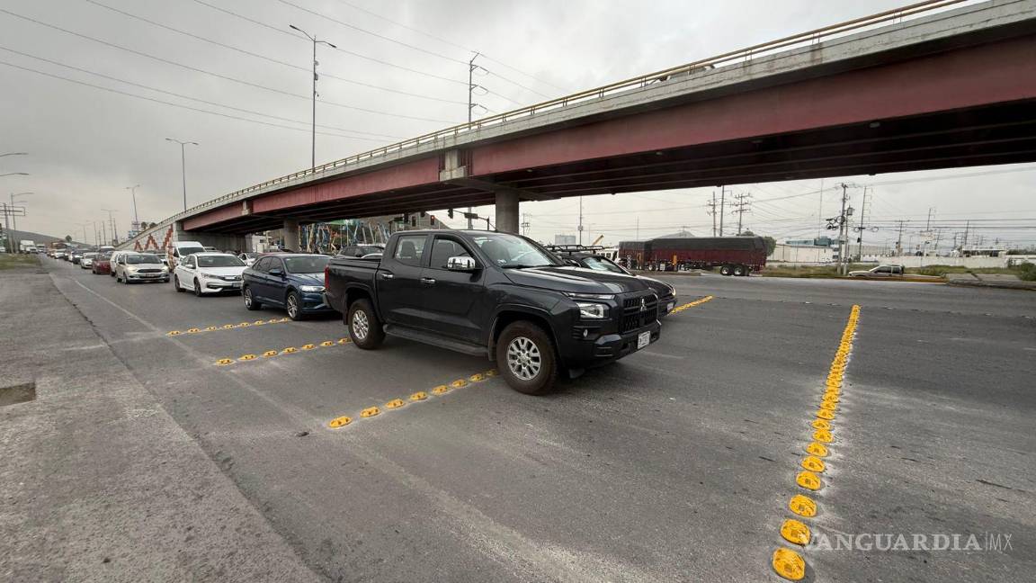 $!El Ayuntamiento de Ramos Arizpe retiró las líneas de boyas por el caos vial.