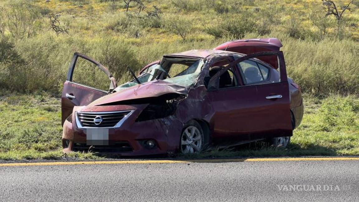 $!Testigos del siniestro dieron aviso al 911, alertando a las autoridades sobre la volcadura y solicitando ayuda.