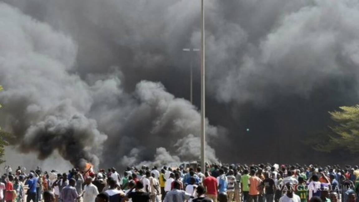 Van al menos 100 muertos por explosión en una planta de gas en Nigeria