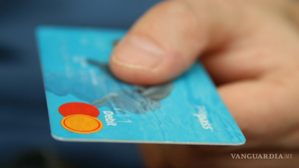 Pagar el mínimo de tu tarjeta te ‘estrangulará’, podrías pagar hasta 6 veces tu deuda