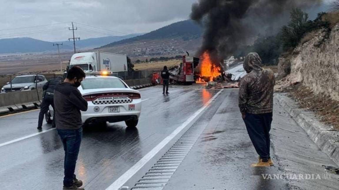 Carreteras Saltillo-Monterrey y 57 son paralizadas por accidentes; vehículos quedan varados por horas