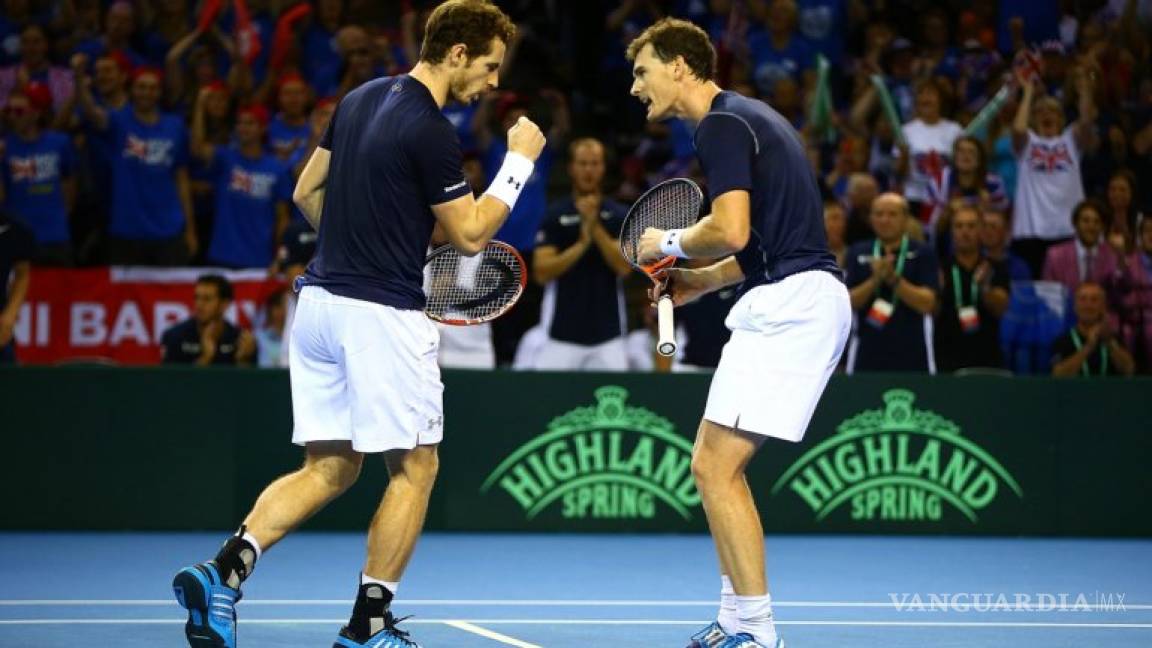 Andy y Jamie Murray ganan en dobles en final de Copa Davis