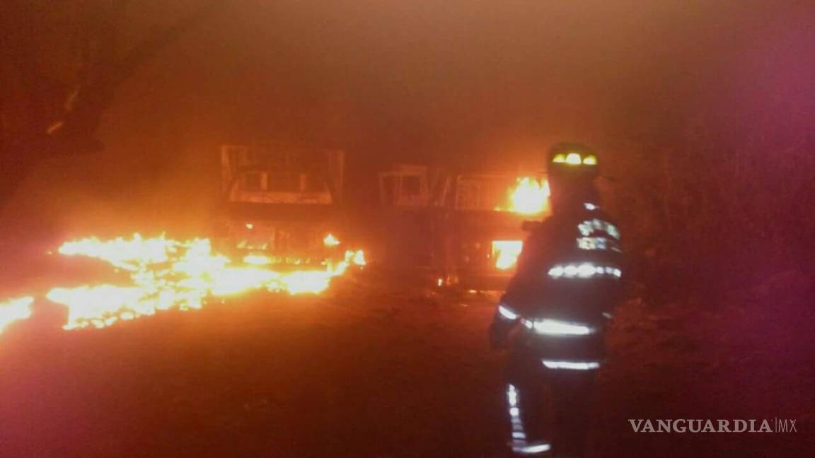 Tres camionetas de huachicoleros aparecen incendiadas en Tula, Hidalgo