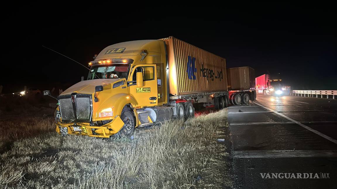 Era saltillense la víctima de choque entre auto y tráiler; investigan las causas