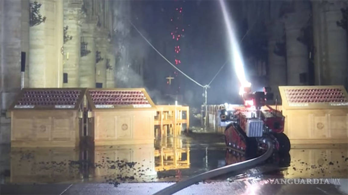 &quot;Colossus&quot;, el robot clave para controlar el incendio de la catedral Notre Dame