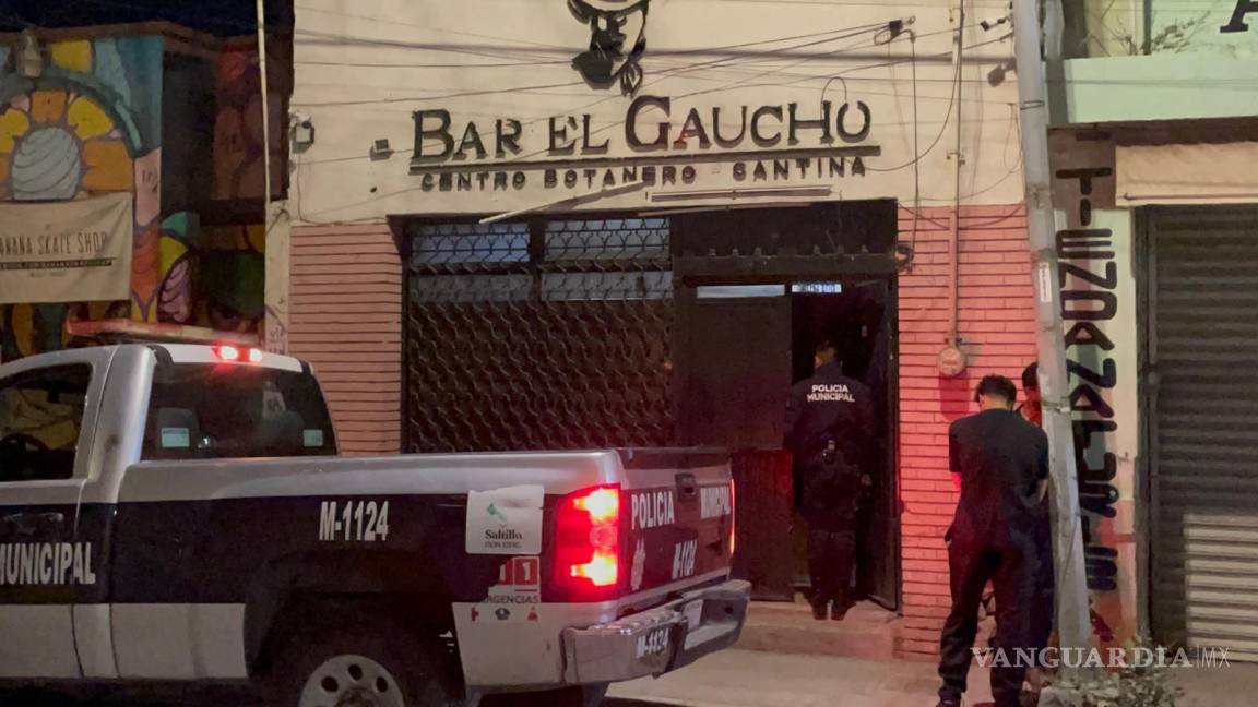 Saltillo: mujer es bajada a golpes de un taxi por un hombre ebrio en la Zona Centro