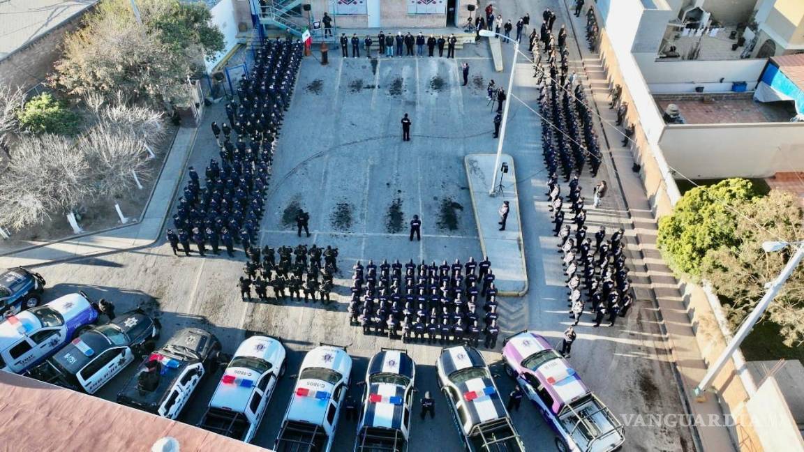 $!Saltillo: en pase de lista a Policía, anuncia Chema Fraustro segundo aumento salarial