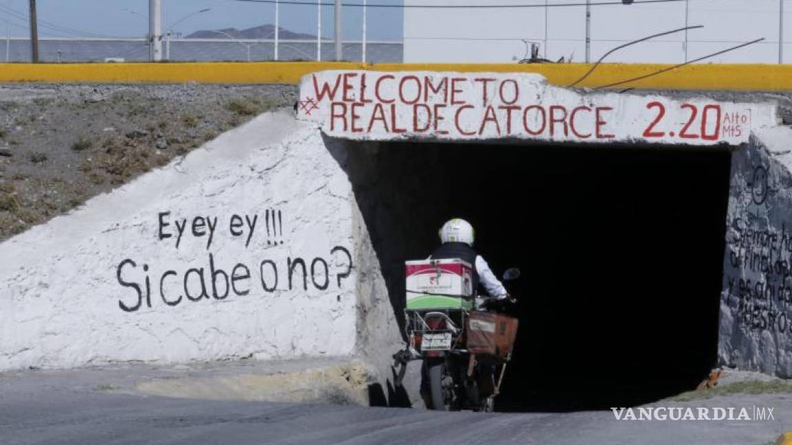 $!Vista del canal de desagüe que sirve como la principal salida hacia la carretera 57 de las colonias Misión Cerritos, Valle de los Almendros, Parajes de San José, Santa Lucía y la Universidad de Durango.