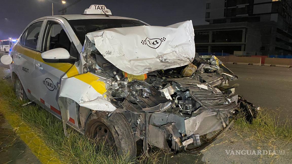 $!Elementos de Tránsito Municipal resguardaron la zona del accidente mientras realizaban las investigaciones correspondientes.