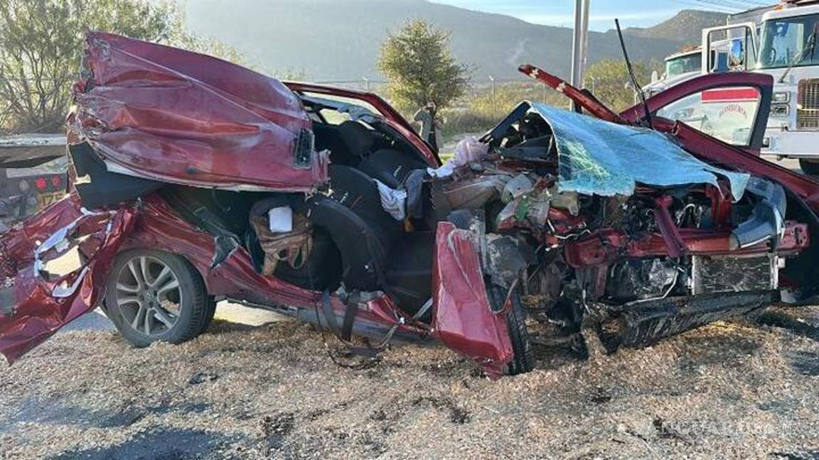 $!Tras el impacto, el automóvil salió disparado hacia los carriles centrales de circulación.