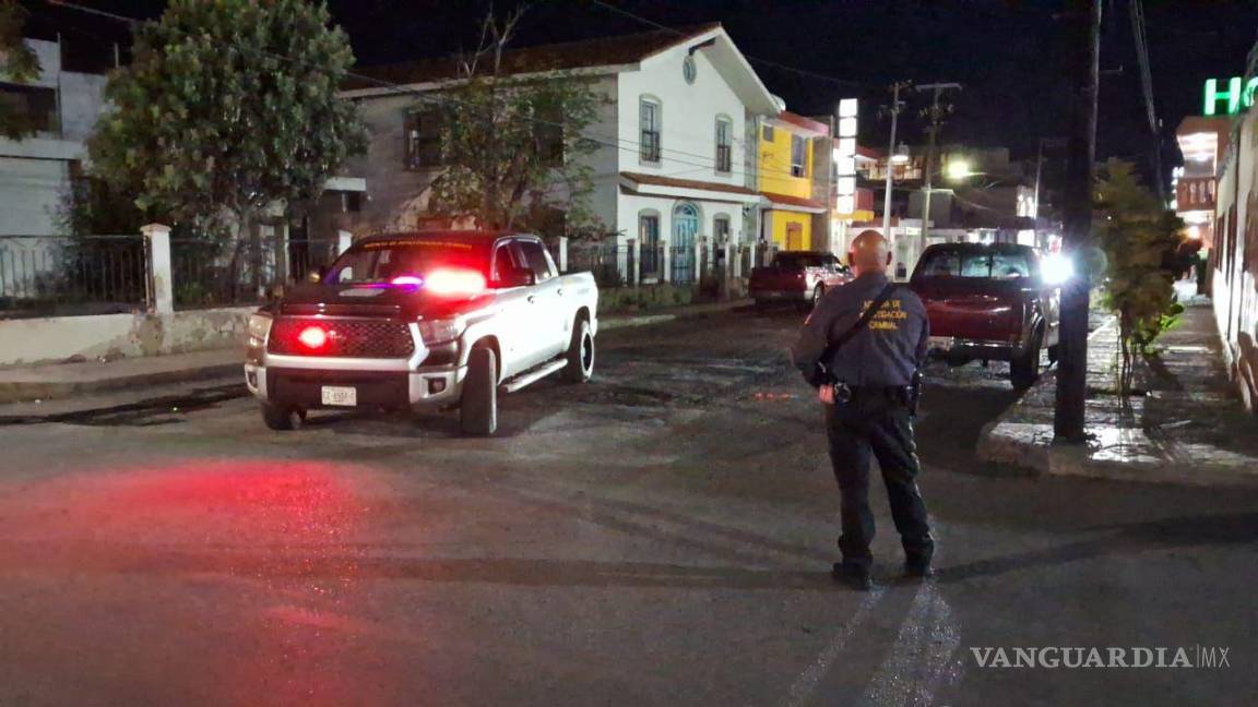 $!Elementos de la Agencia de Investigación Criminal durante el operativo en el hotel Viena, en pleno Centro de Monclova.