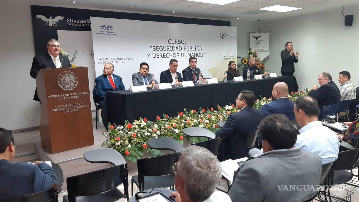 Imparte CDHEC curso a servidores públicos en Torreón