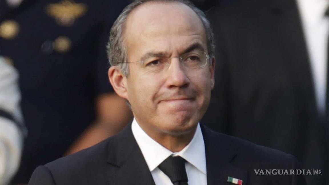 Felipe Calderón lamenta la muerte de José José