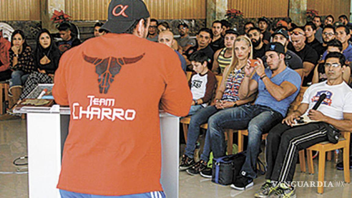$!‘El Charro’ Lomelí dio un congreso en Saltillo, en torno a su carrera, durante el 2016.