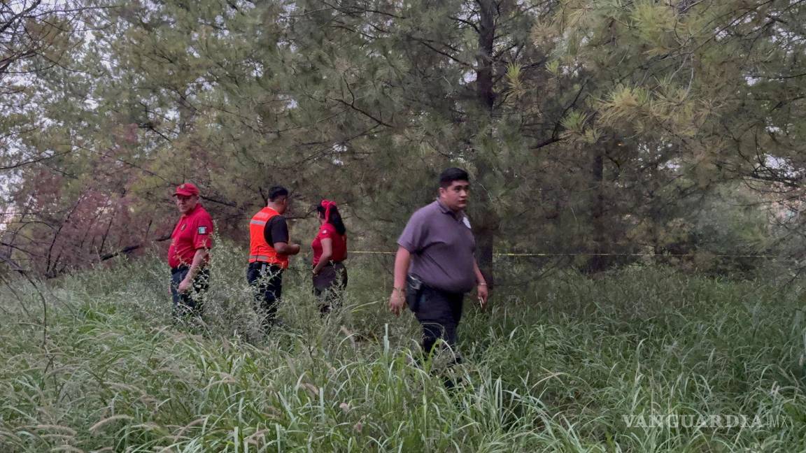 $!Policía Municipal y agentes ministeriales acordonaron el área para realizar los peritajes.