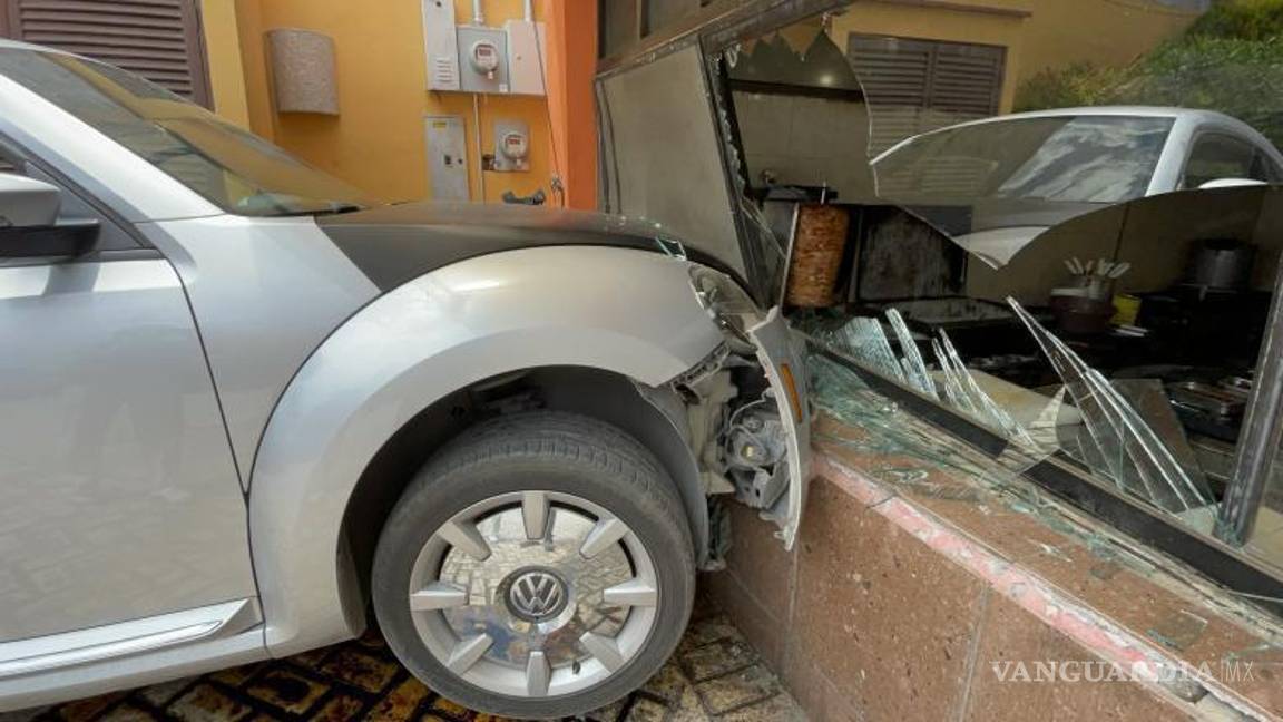 $!Los vidrios rotos alcanzaron la zona de preparación de alimentos, obligando a desechar insumos por seguridad.