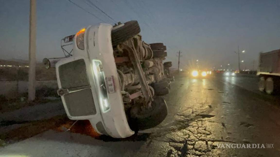 $!El percance generó movilización en los carriles que van de Ramos Arizpe hacia el bulevar Los Pastores.