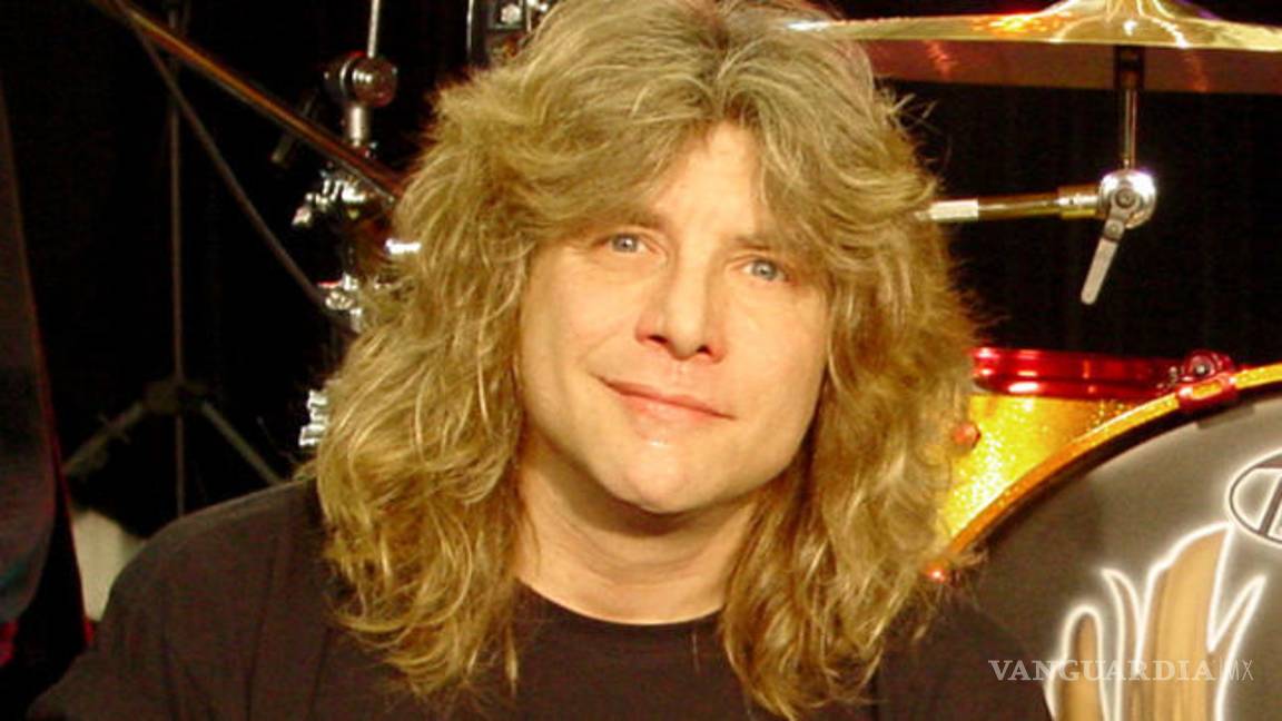 $!Ex baterista de Guns N’ Roses se apuñala el mismo en el estómago