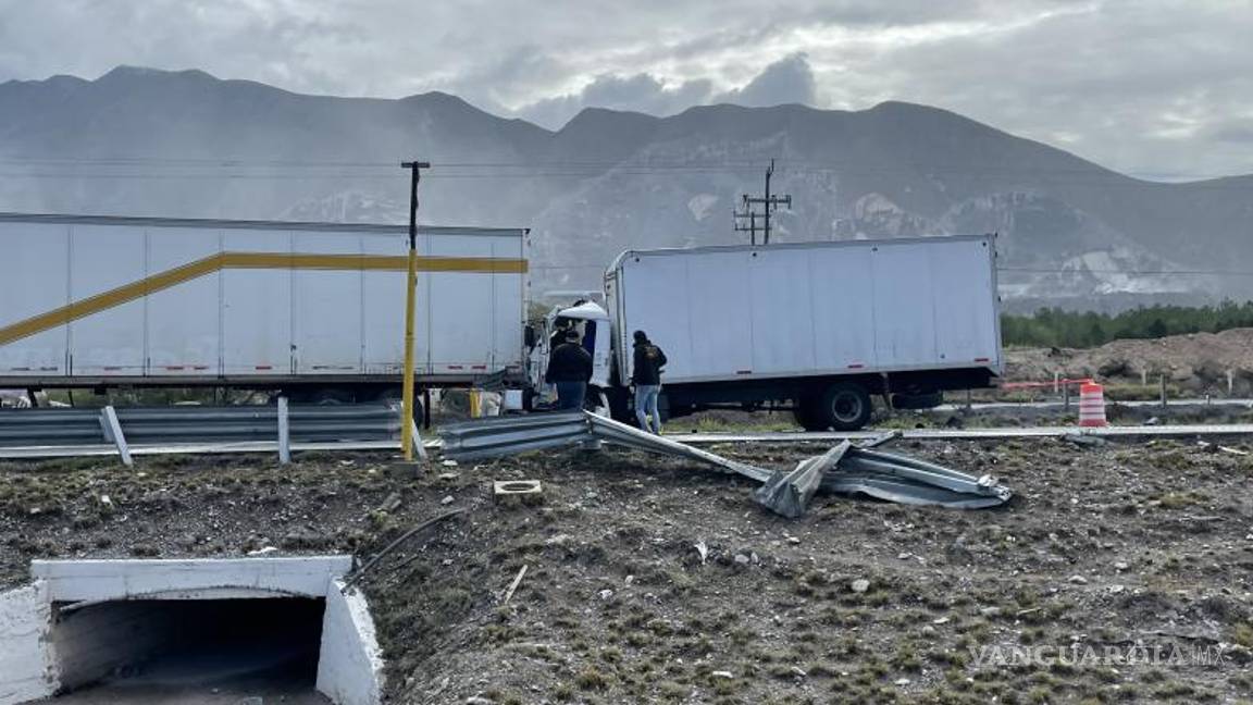 $!El accidente se produjo cerca de una caseta de peaje, donde un camión colisionó con un tráiler de gran envergadura.