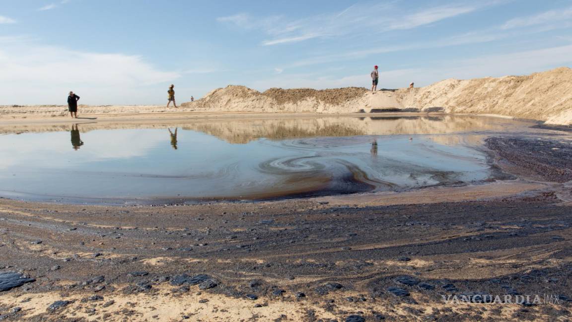 $!Inmenso derrame de petróleo deja “catástrofe medioambiental” en el sur de California