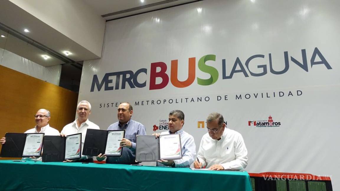 Firma gobernador convenio de apoyo financiero para Metrobús Laguna