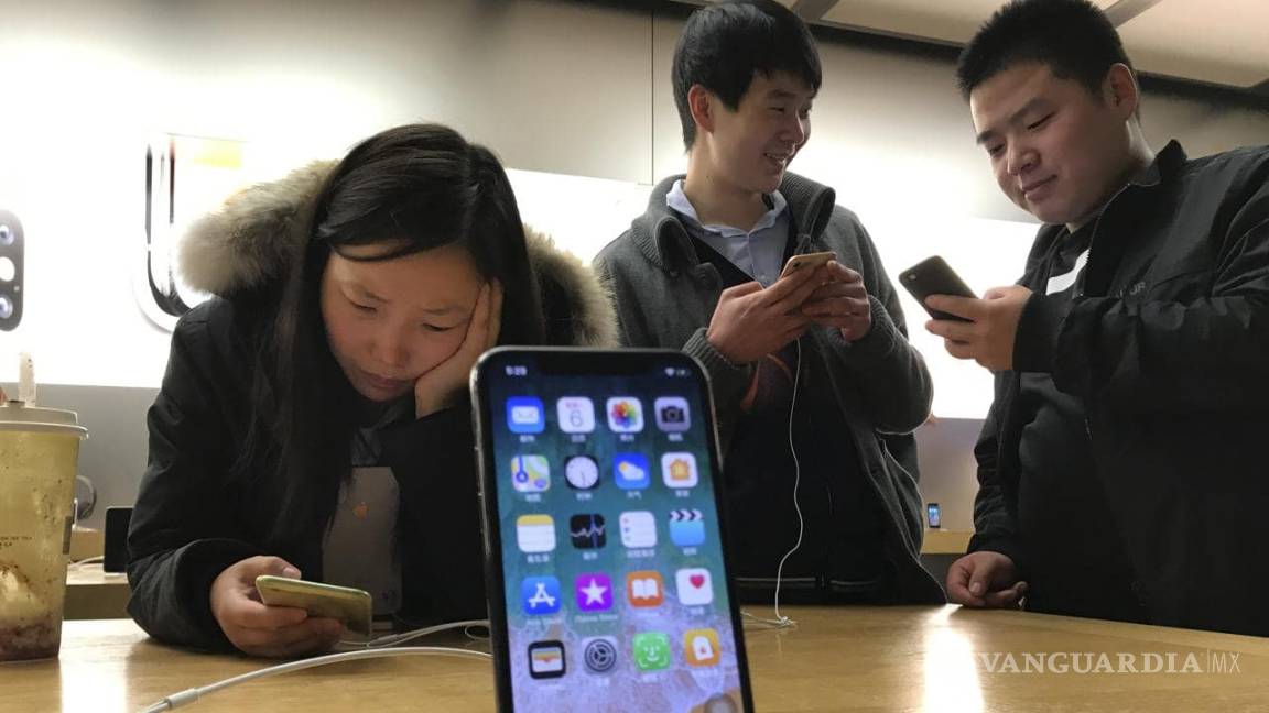 ‘iPhone ‘huirá’ de China si aranceles de EU se endurecen’