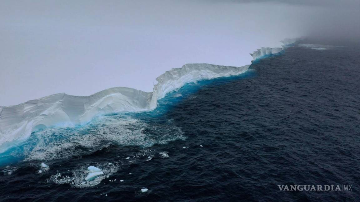 ¿Por qué A23, el iceberg más grande del mundo, está a la deriva en el océano Antártico?