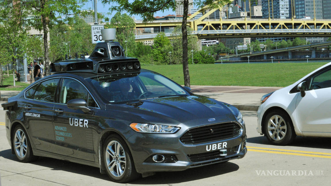 Uber realiza prueba de su primer auto que no necesita chofer