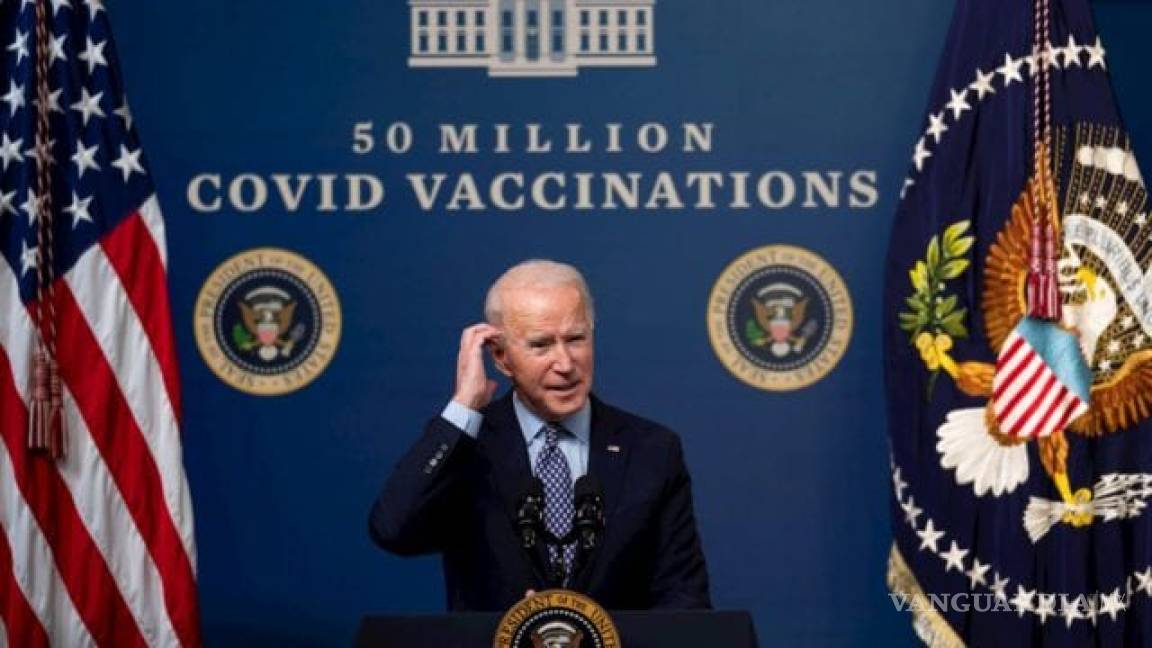 Promete Biden vacunación a todos los adultos mayores de Estados Unidos antes de mayo