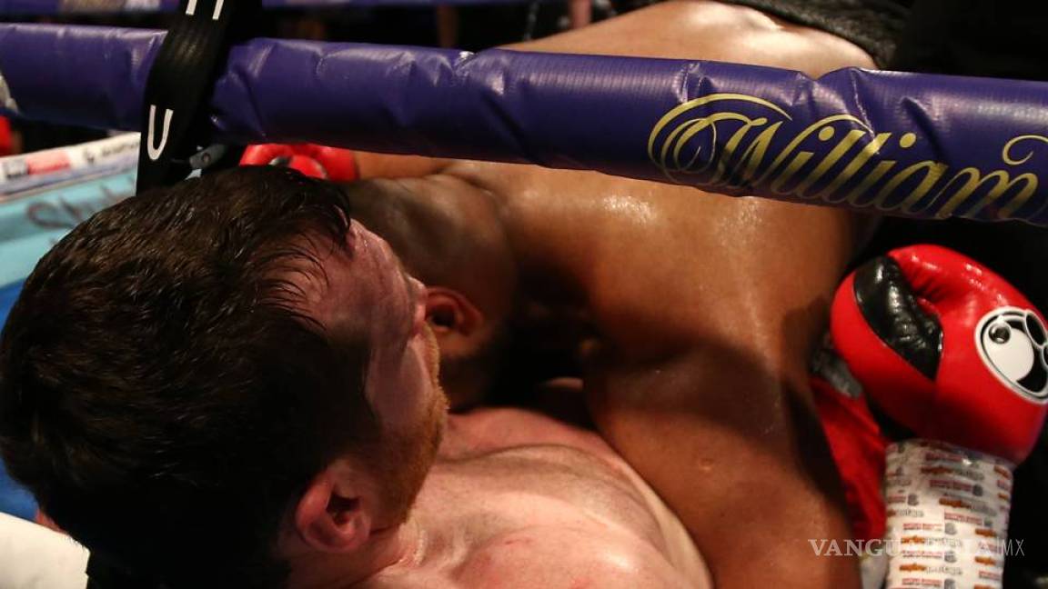 Boxeador 'se cree Tyson' y muerde a su rival en el estómago