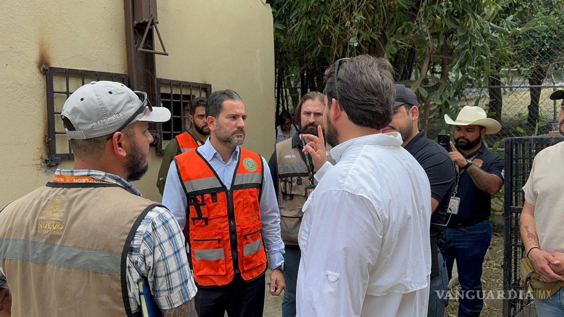 $!Al centro, muy preocupado él, Raúl Lozano Cabalero, Secretario del Medio Ambiente. Cuando fue a hacerse presente en La Pastora, necesitó un guía porque ni de nombre conocía ese lugar.