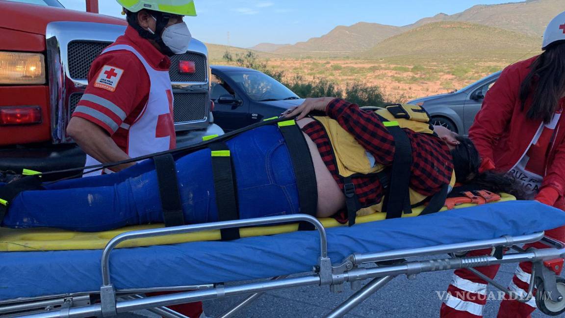 $!Los lesionados fueron trasladados a un hospital privado al norte de Saltillo.